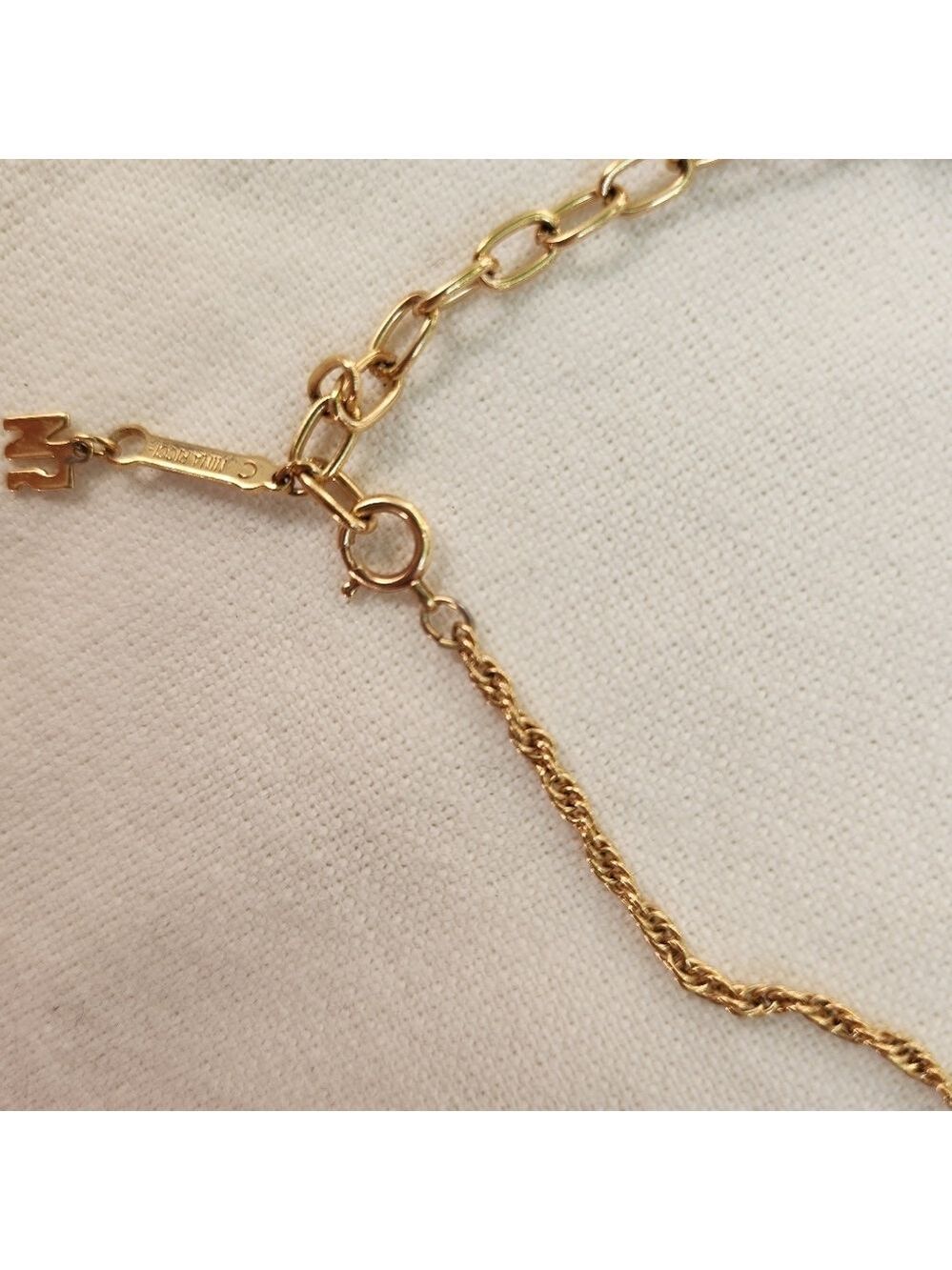 Nina Ricci Gold Tone Rhinestone pendant signed - Picture 10 of 14